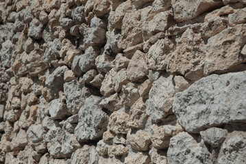 ściana z kamienia