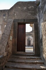 Fototapeta na wymiar Ischia - Entrata laterale della Cattedrale dell'Assunta al Castello Aragonese