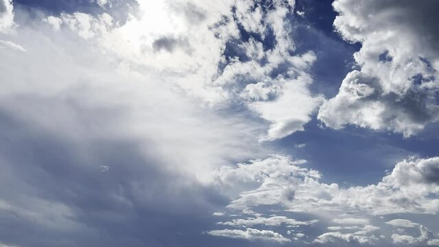  Clouds in the blue sky, unique real time video, great for skies replacement on movies