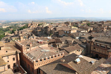 Fototapeta na wymiar Telhados da histórica cidade de Siena em Itália.