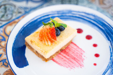 cheese cake with strawberry and blue berry