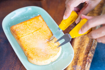 toast bread with butter and sugar