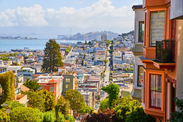 Stunning view of homes in San Francisco with steep hills showcasing distance - obrazy, fototapety, plakaty