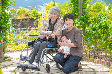 孫と曾孫と曽婆ちゃん