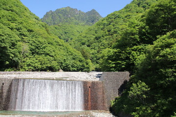 鶏冠山（とさかやま）と笛吹川