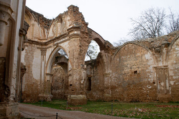 Ruinas del Monasterio de piedra en Zaragoza.