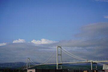 Fototapeta premium 快晴の白鳥大橋