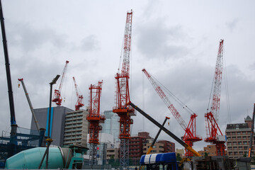 麻布台の再開発地域での工事の風景