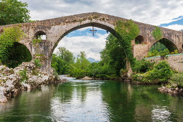 Fototapeta na wymiar Roman bridge of Cangas de Onis, bridge of medieval origin over the river Sella, Asturias.