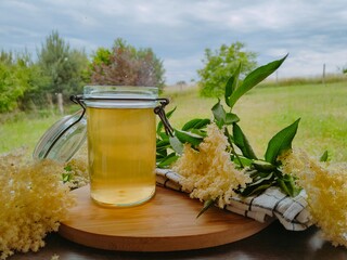 Syrop z kwiatów czarnego bzu © Kinga