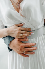 Obraz premium male and female hand with wedding rings