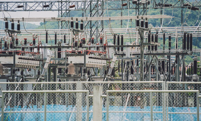 High voltage electric power plant current distribution substation