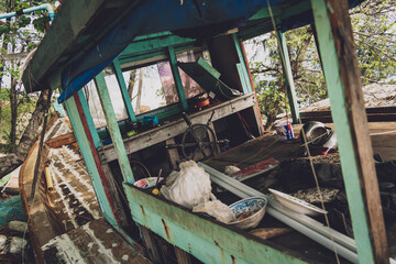 Fototapeta na wymiar Old thai wooden boat on the beach