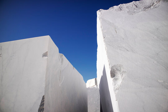 Deposit of blocks of statuary white marble
