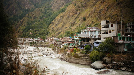 Fototapeta na wymiar Beautiful view of a mountainous Indian village 