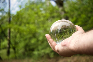 Lensball - Natur - Hand - Ecology -Hold - Bioeconomy - High quality photo