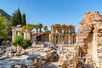 View of the the Library of Celsus in Ephesus (Efes). - 510420739