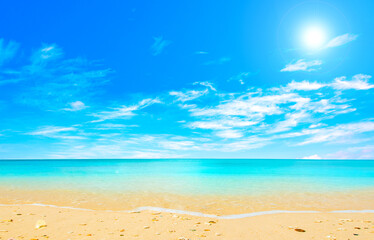 真夏の海と青空と砂浜・リゾートビーチイメージ