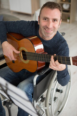 Obraz premium positive handicapped man proud of his hobby