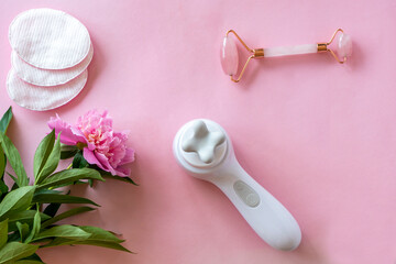 Obraz na płótnie Canvas Accessories and tools for facial skin care on a pink background. flat lay