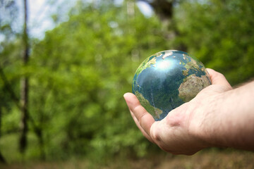 Natur - Erde  - Earth - Ecology - Lensball - Bioeconomy - Hold - High quality photo - - A closeup...