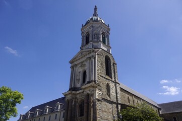 Fototapeta na wymiar L'église Notre-Dame en Saint-Melaine