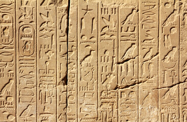 ancient egypt hieroglyphics on wall