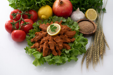 Cigköfte  rohe “Frikadellen” aus Bulgur