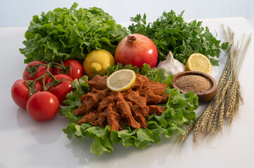 Cigköfte  rohe “Frikadellen” aus Bulgur