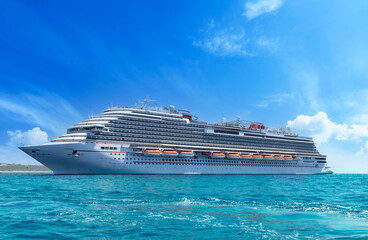 Mexico, Cabo San Lucas, Los Cabos vacation cruise ship near a beach and tourist destination El Arco. - obrazy, fototapety, plakaty