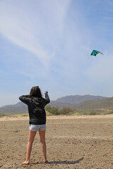 volando una cometa playa niña almería genoveses 4M0A3940-as22