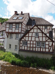 Monreal ist eine Ortsgemeinde im Tal der Elz im Landkreis Mayen-Koblenz im Land Rheinland-Pfalz