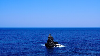 壱岐にある海から突き出る奇岩である左京鼻