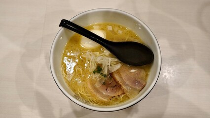 豚骨（とんこつ）ラーメン