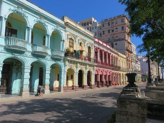 Fototapeta na wymiar colorful Havana street, Cuba