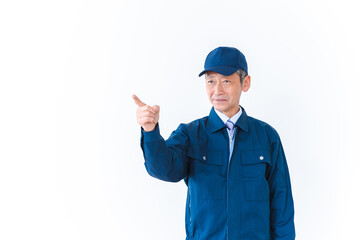 指差し確認をする現場作業員