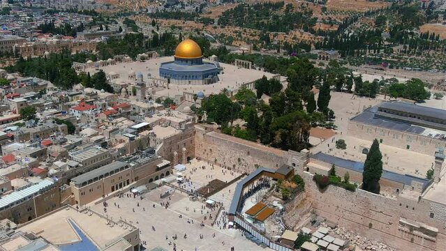 The kotel and golden dome of the rock mosque, aerial view
Drone and unique shot from Jerusalem in summer of 2022, the Kotel and al Aqsa mosque, israel

