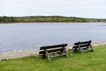 Obraz premium wooden bench on the lake