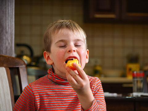 child eating  fruit