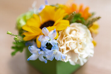 フラワーアレンジメント　デルフィニウム