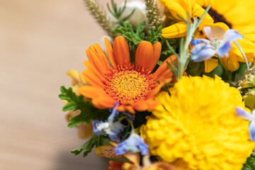 フラワーアレンジメント　ガーベラ