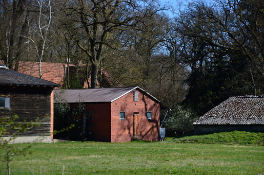 Historischer Bauernhof im Dorf Benzen, Niedersachsen