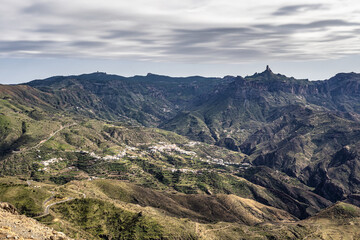 Fototapeta na wymiar Gran Canaria hiking route Cruz de Tejeda to Artenara, view into Caldera de Tejeda, Canary Islands, Spain