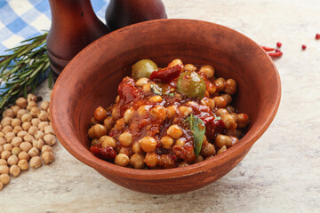Chickpea beans with dry tomato and olives