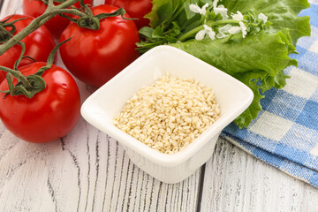 Raw sesame seeds in the bowl