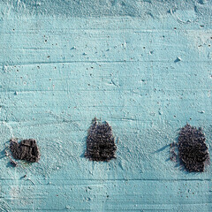 Pared de cemento color azul con pegotes de cemento. Formato cuadrado.