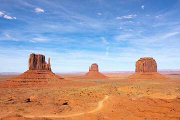 Fototapeta na wymiar scenic view to the butte in monument valley, USA