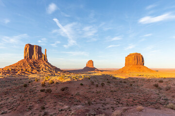 Fototapeta na wymiar scenic view to monument valley with west mitten butte and blue sky