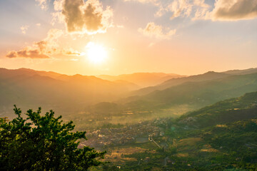 Obraz premium picturesque highland landscape with amazing view from mountain with green branches and leaves on sides