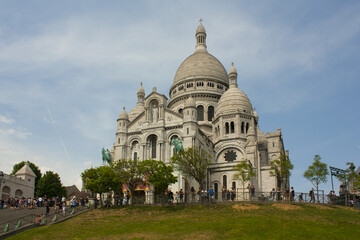 Fototapeta na wymiar Sacr-Coeur Cathedral in Paris, France 